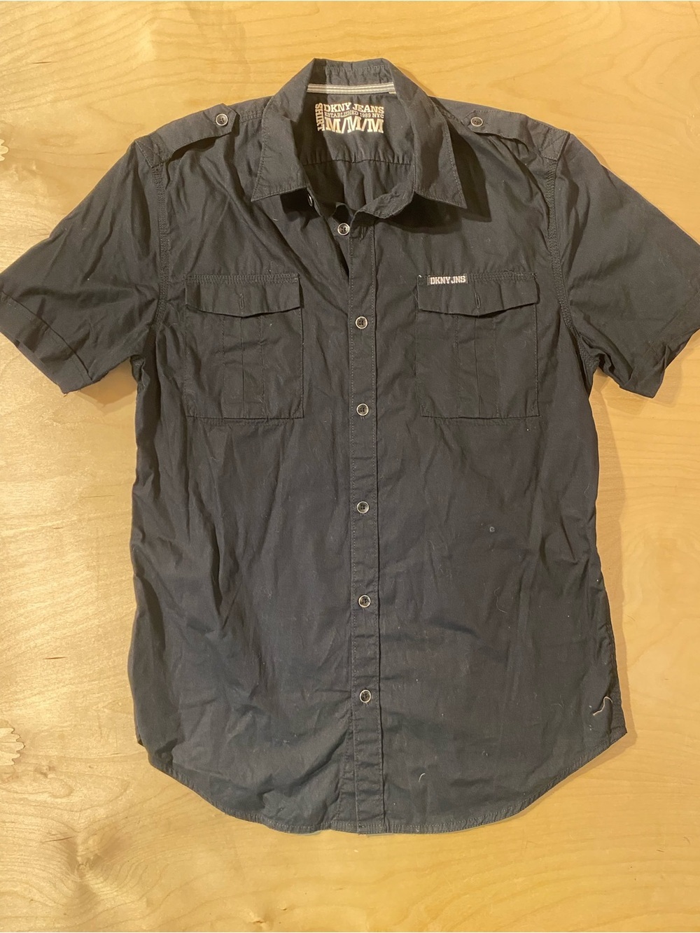 Dkny Men's Short-Sleeve Button-Down Shirt Medium (RR)